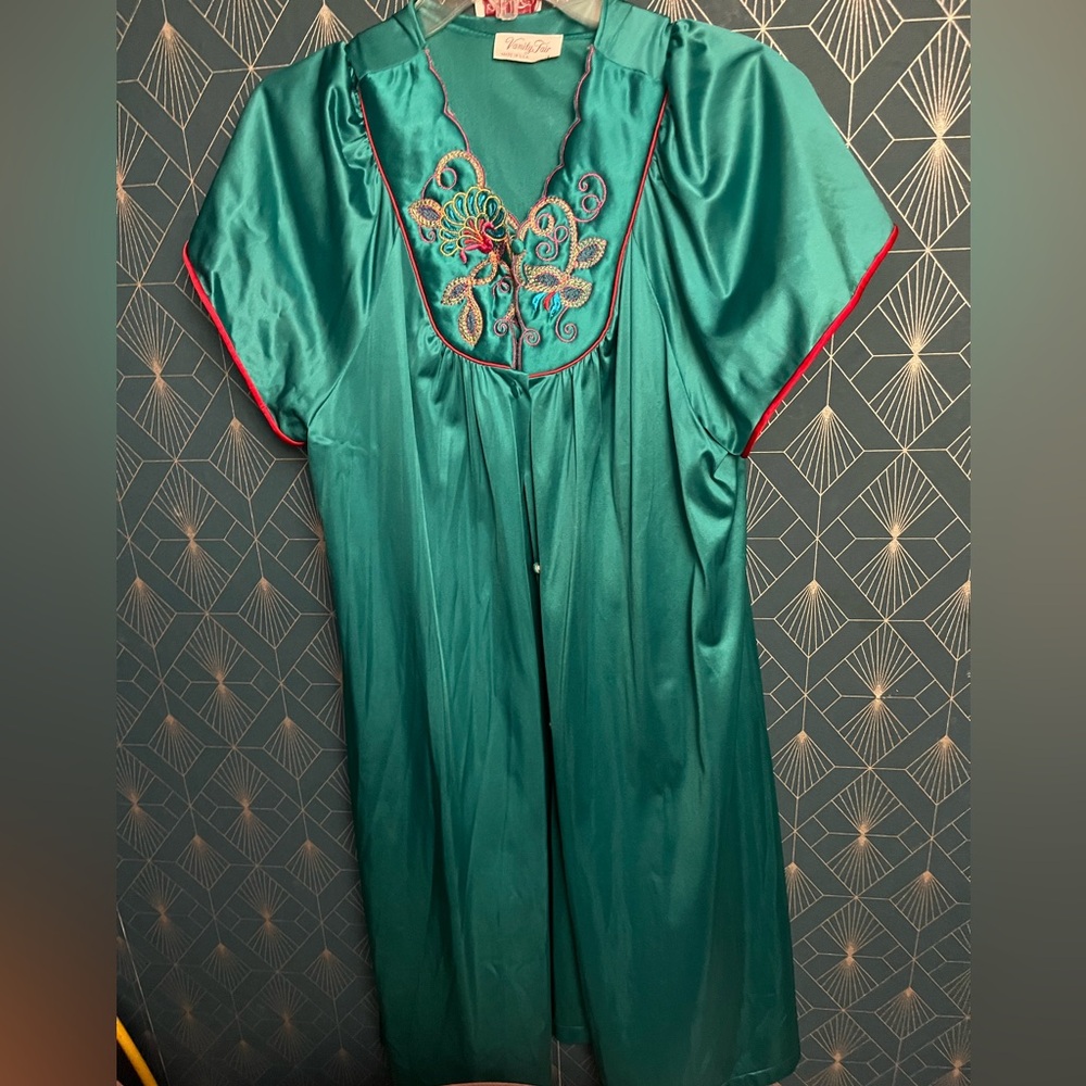 Vanity Fair Green Gown & Robe 2PC Set